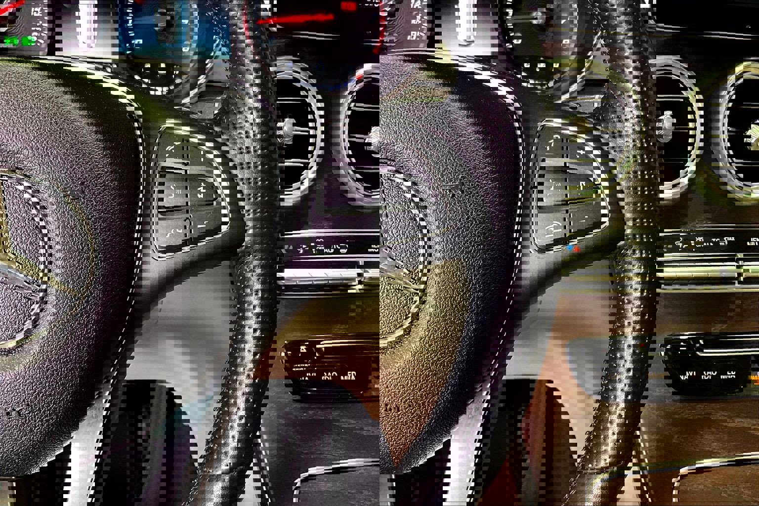 Used 2019 Mercedes-Benz GLC 300 4MATIC image 12