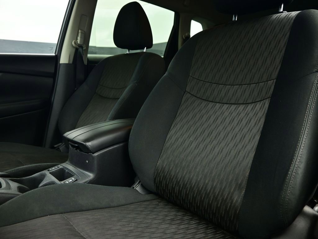 Used 2018 Nissan Rogue SV image 54