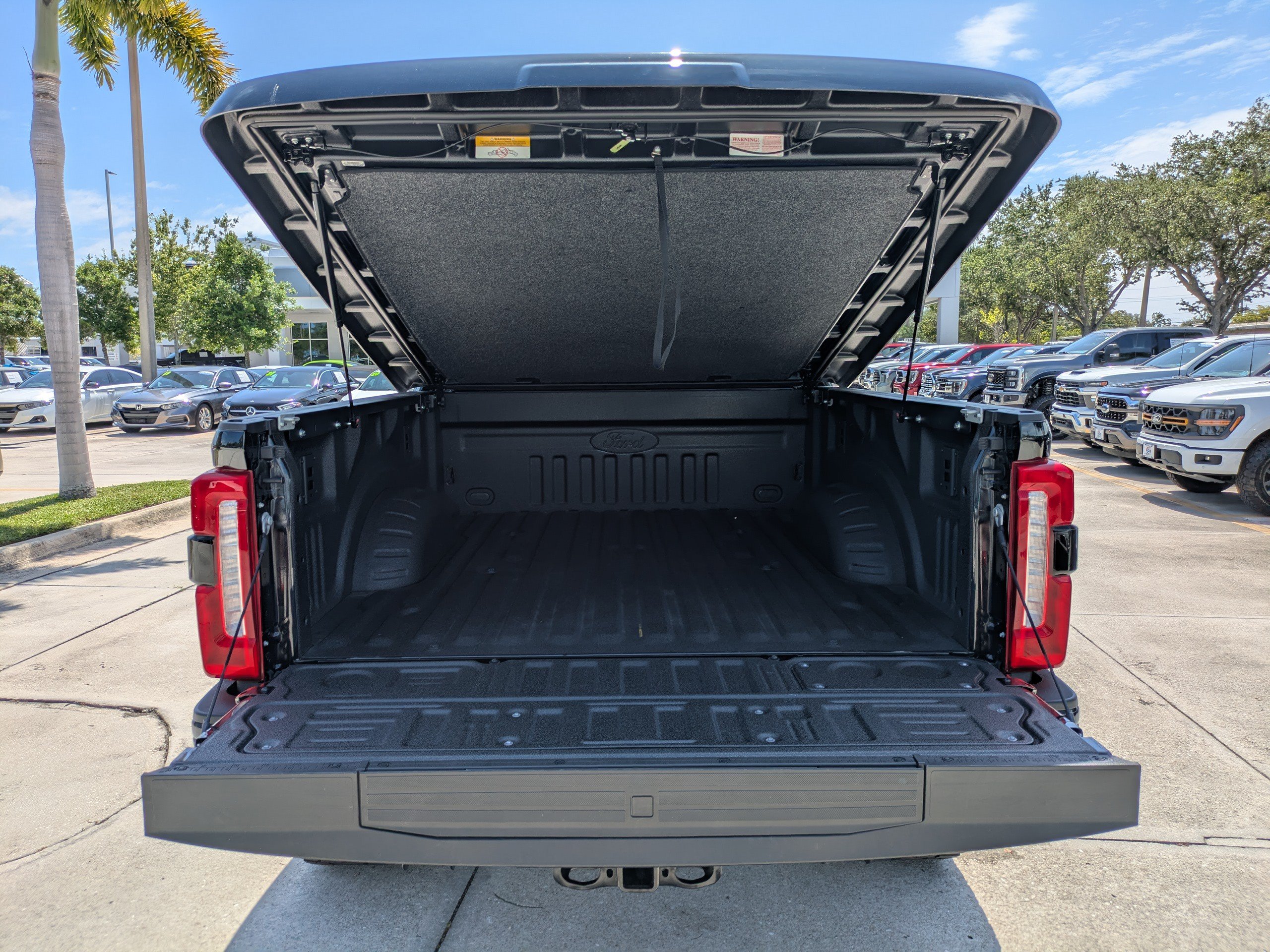 Used 2024 Ford F250 Lariat w/ Lariat Ultimate Package AWD/4WD image 14