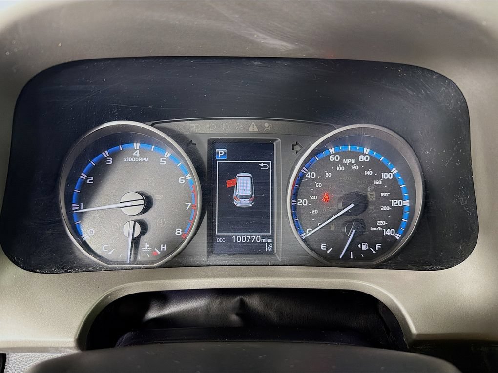 Used 2018 Toyota RAV4 LE FWD image 17