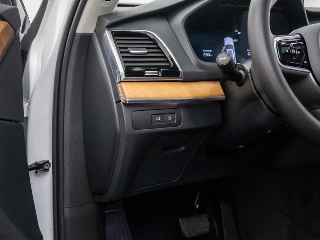 Used 2024 Volvo XC90 T8 Plus image 21