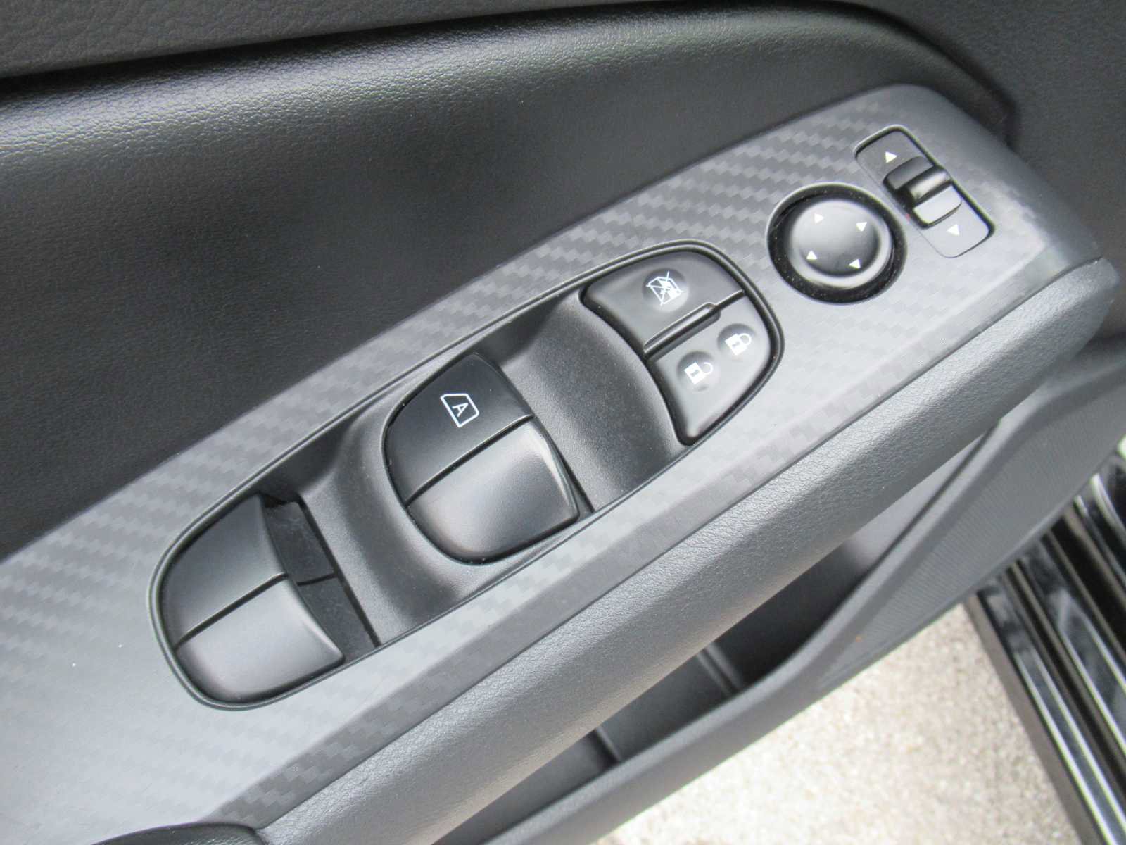 Used 2024 Nissan Altima 2.5 SV w/ SV Premium Package image 16