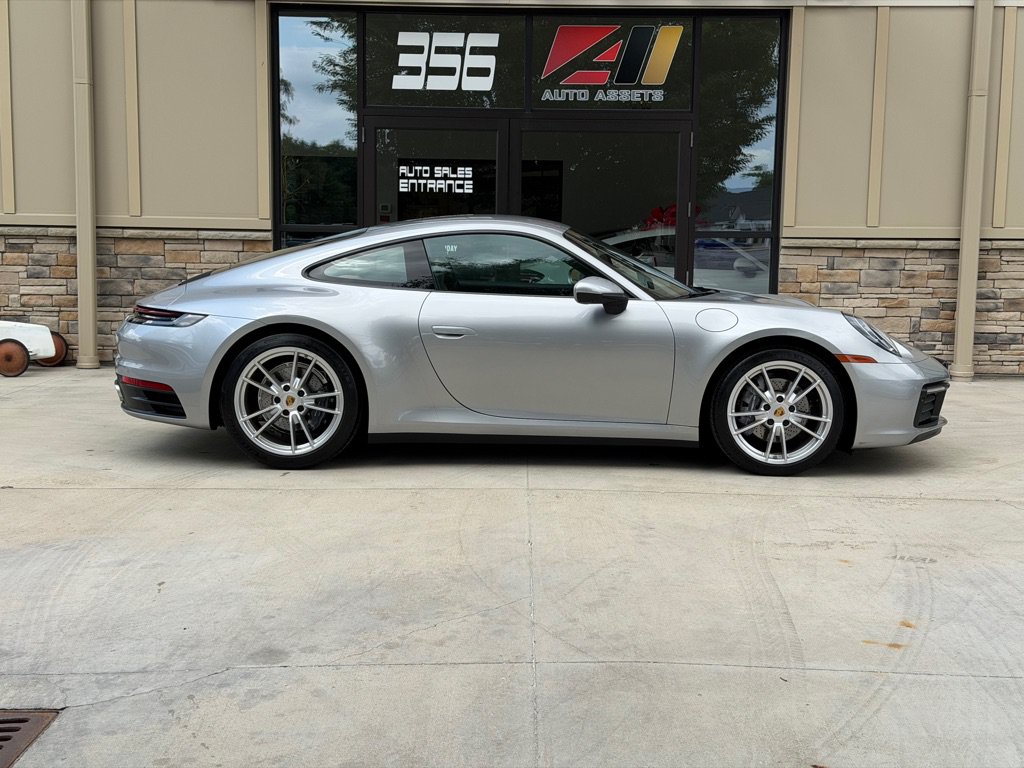 Used 2021 Porsche 911 Carrera w/ Premium Package RWD image 2