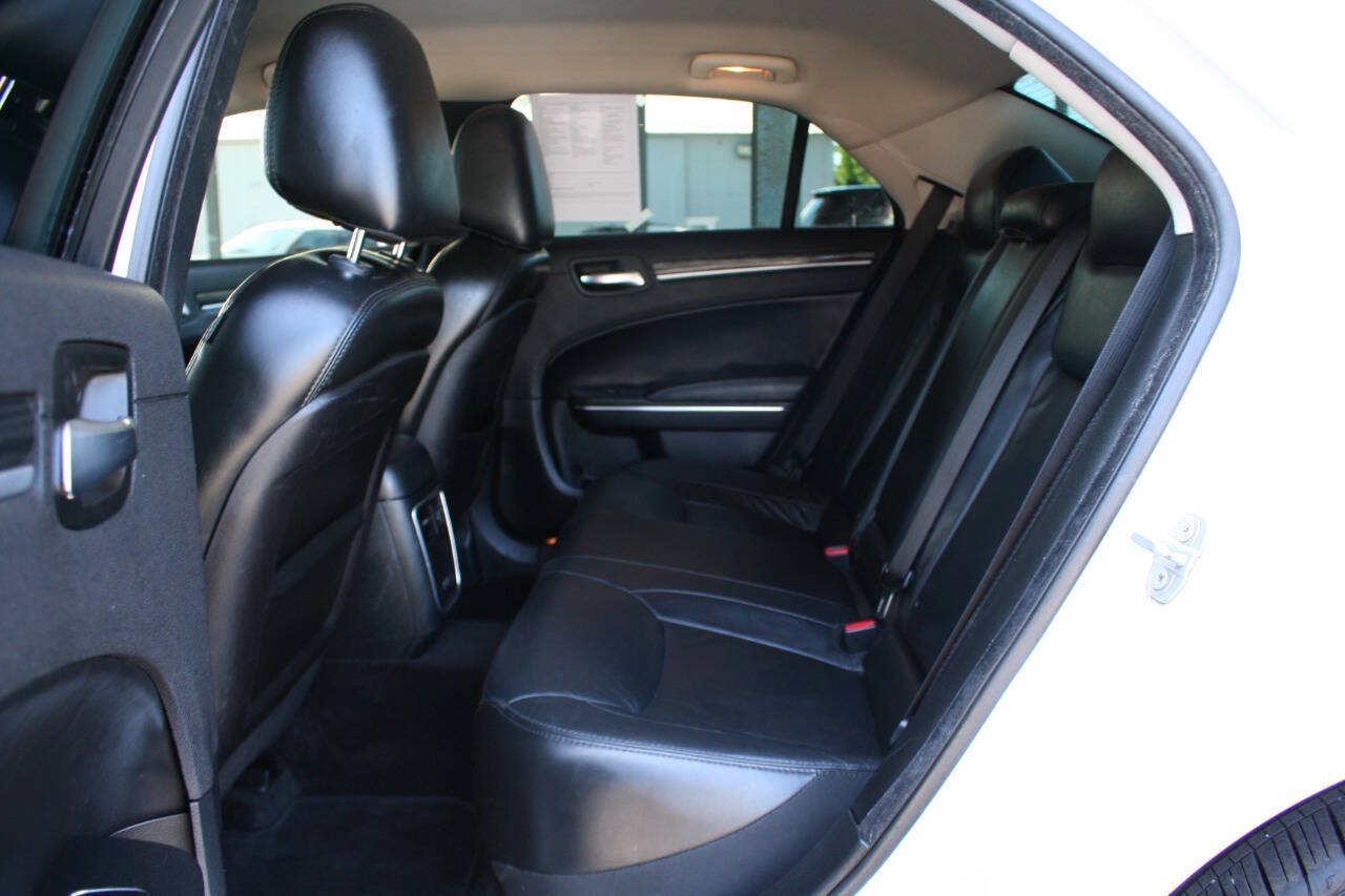 Used 2017 Chrysler 300 Limited RWD image 23