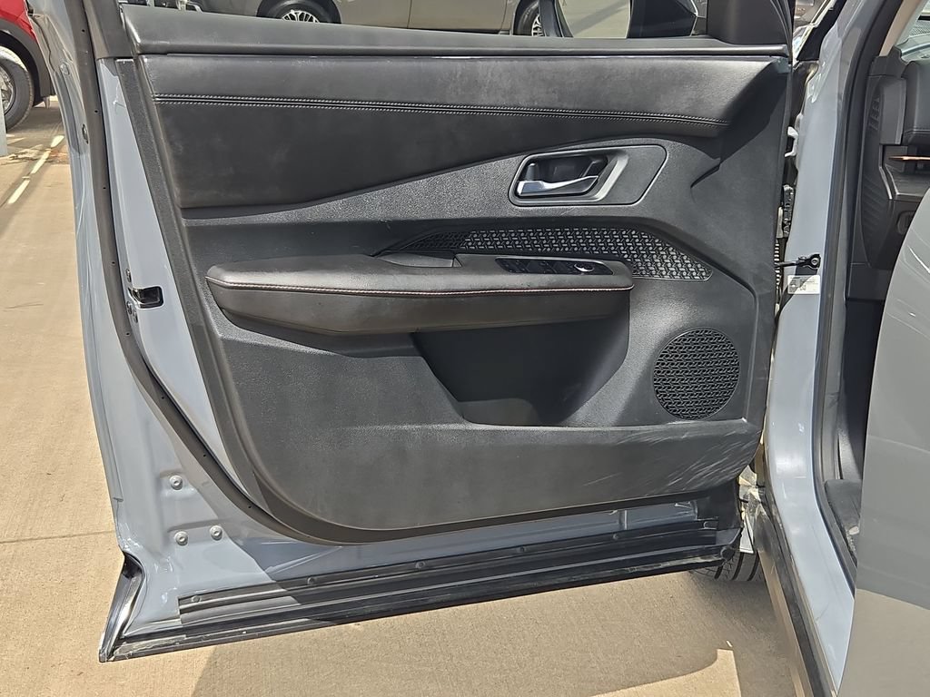 Certified 2023 Nissan Ariya FWD image 16