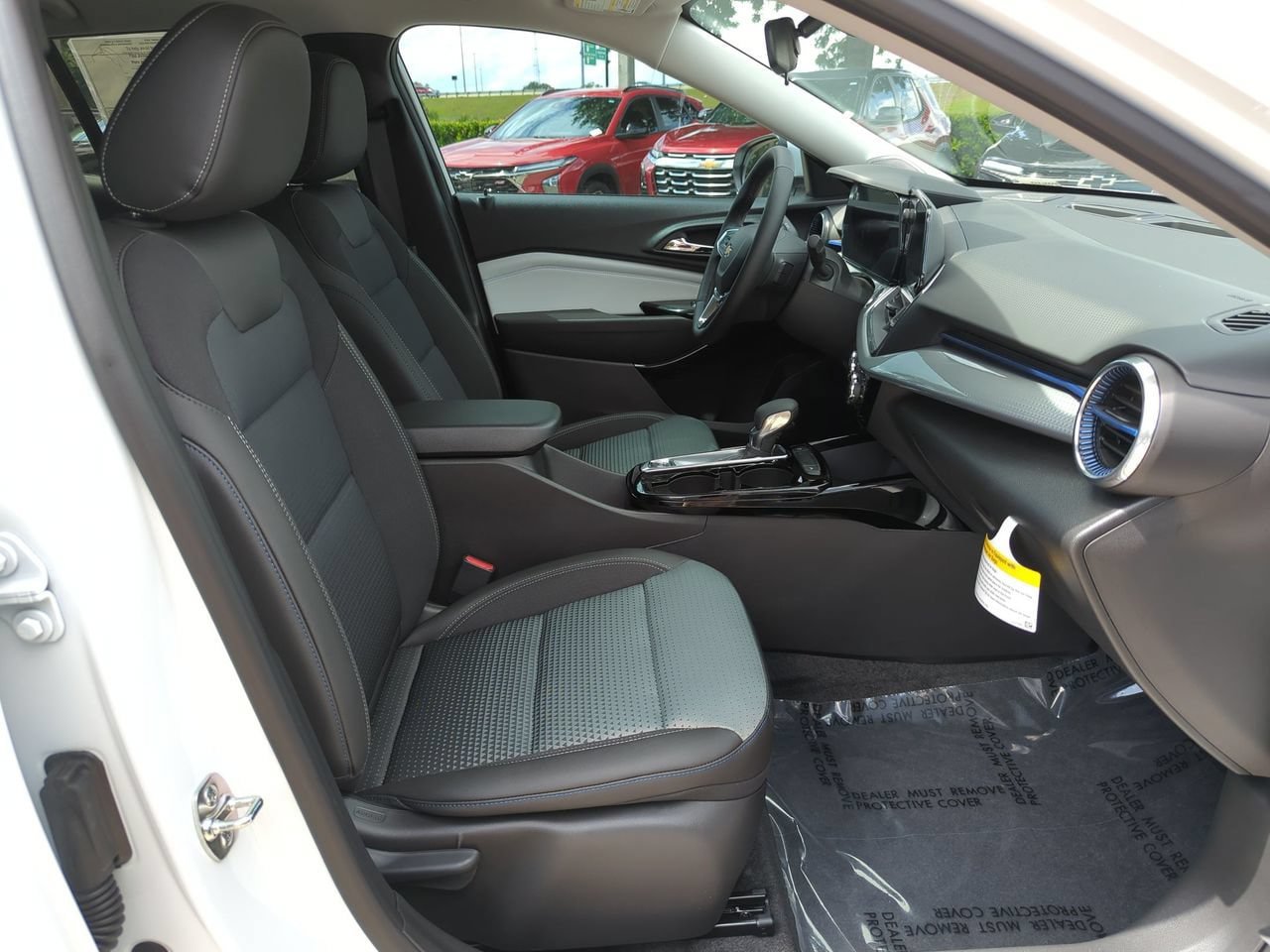 New 2026 Chevrolet Trax LT w/ LT Convenience Package FWD image 24