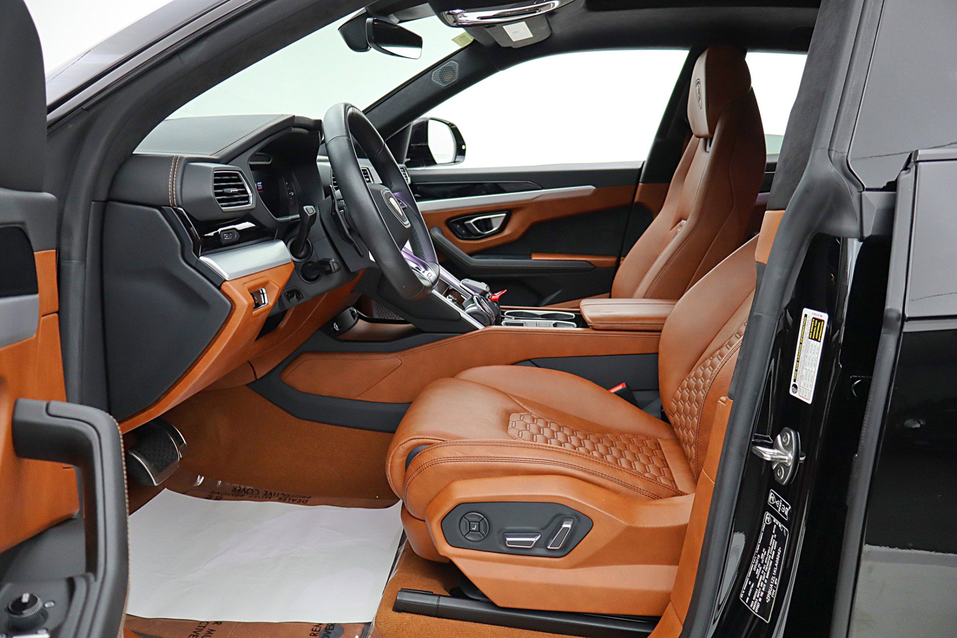 Used 2019 Lamborghini Urus AWD/4WD image 43