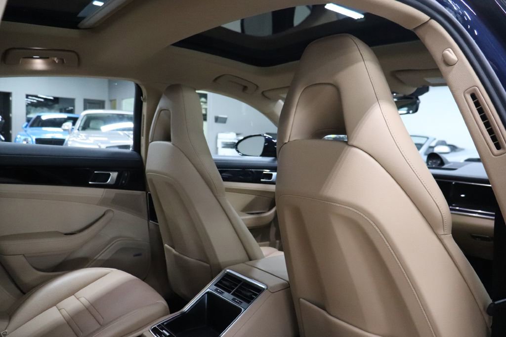 Used 2020 Porsche Panamera image 23