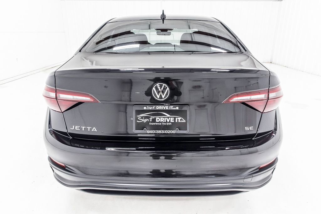 Used 2024 Volkswagen Jetta SE FWD image 6