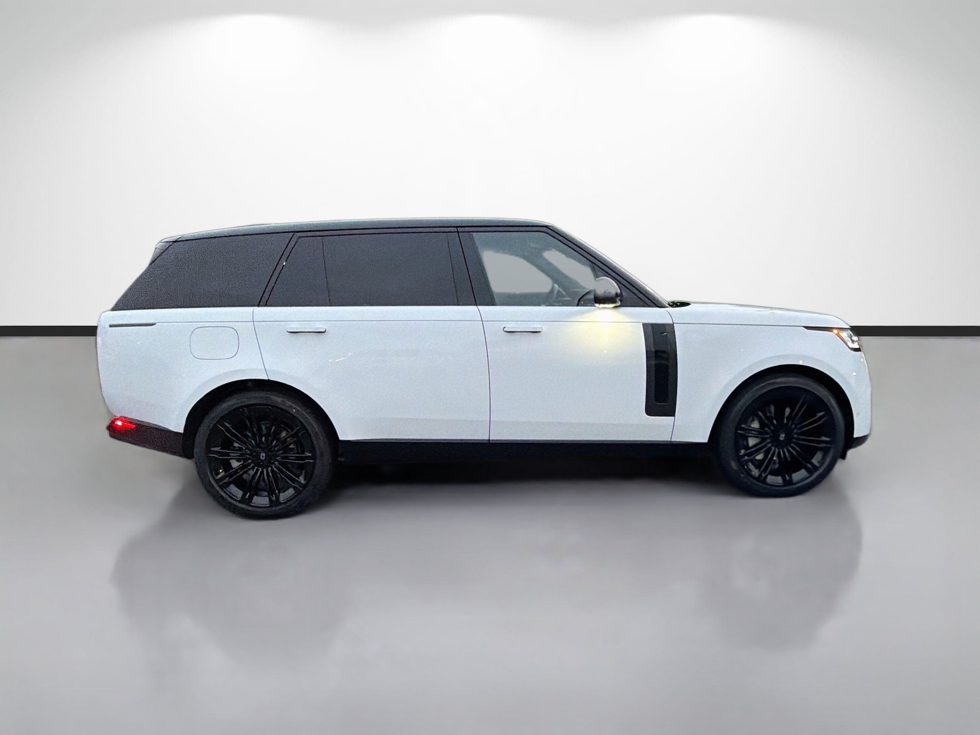 New 2027 Land Rover Range Rover Long Wheelbase SE AWD/4WD image 6
