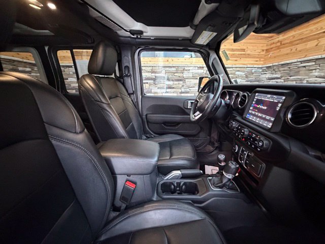 Used 2022 Jeep Wrangler Unlimited Sahara AWD/4WD image 16