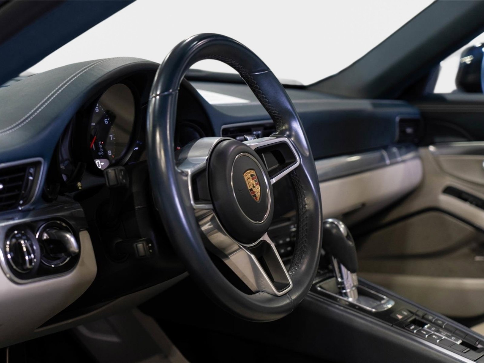 Used 2019 Porsche 911 Carrera image 32