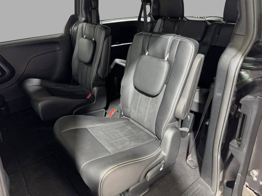 Used 2018 Dodge Grand Caravan SXT w/ Blacktop Package image 40