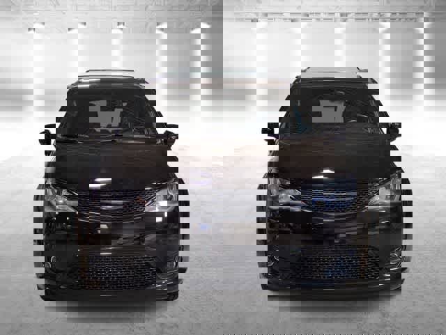 Used 2018 Chrysler Pacifica Touring Plus w/ S Appearance Package image 3