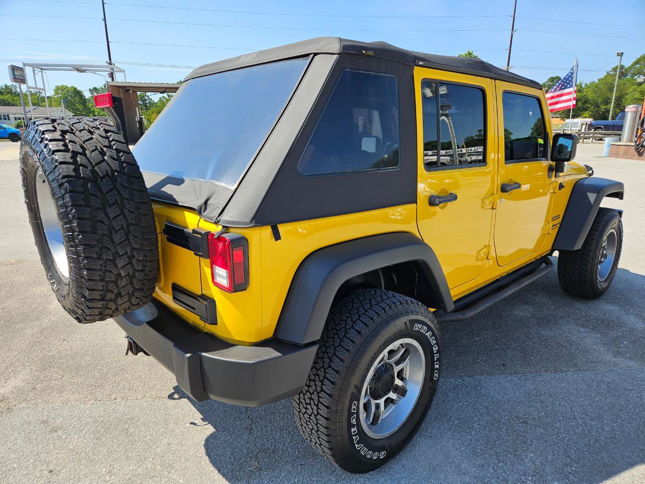 Used 2015 Jeep Wrangler Unlimited Sport w/ Connectivity Group AWD/4WD image 6