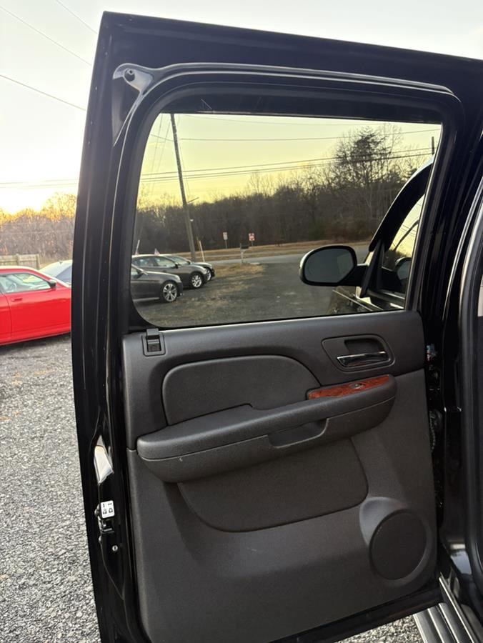 Used 2010 Chevrolet Suburban LTZ image 15