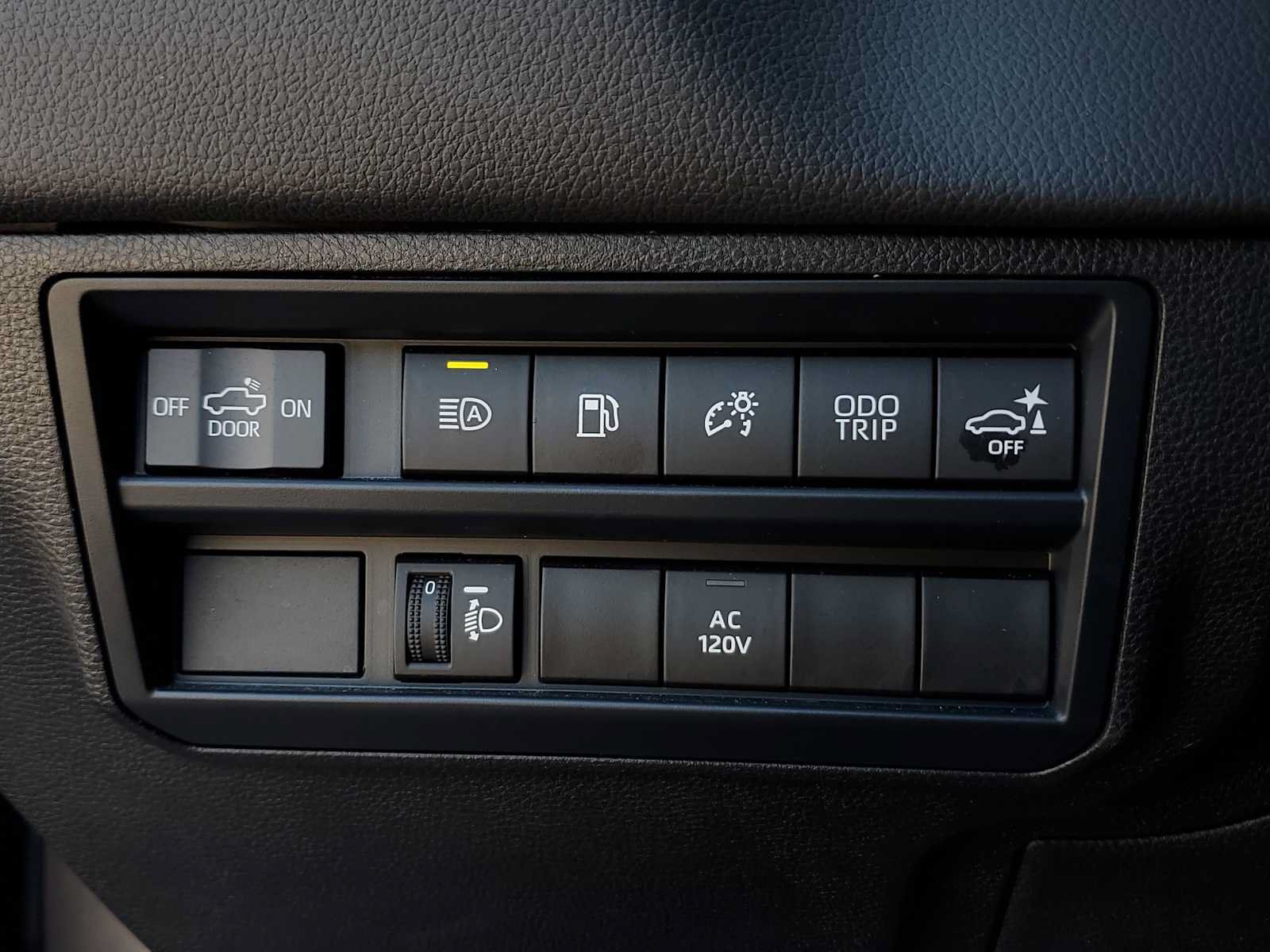 Used 2024 Toyota Tundra Limited w/ Power Package AWD/4WD image 32