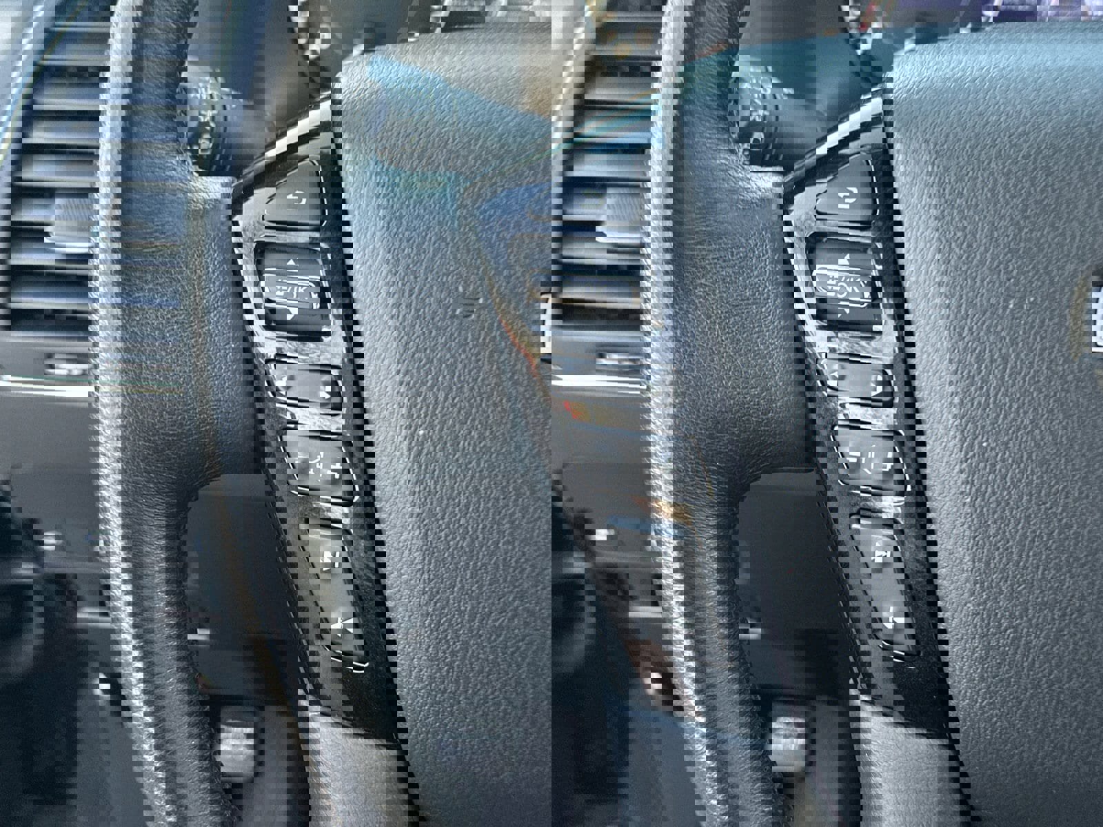 Used 2023 Nissan Armada SL w/ Captain's Chairs Package image 25