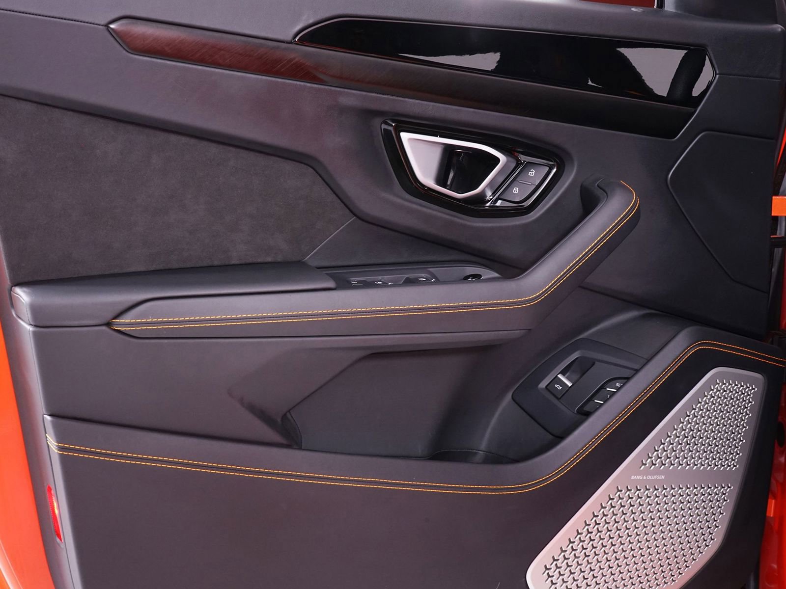 Used 2024 Lamborghini Urus S image 32