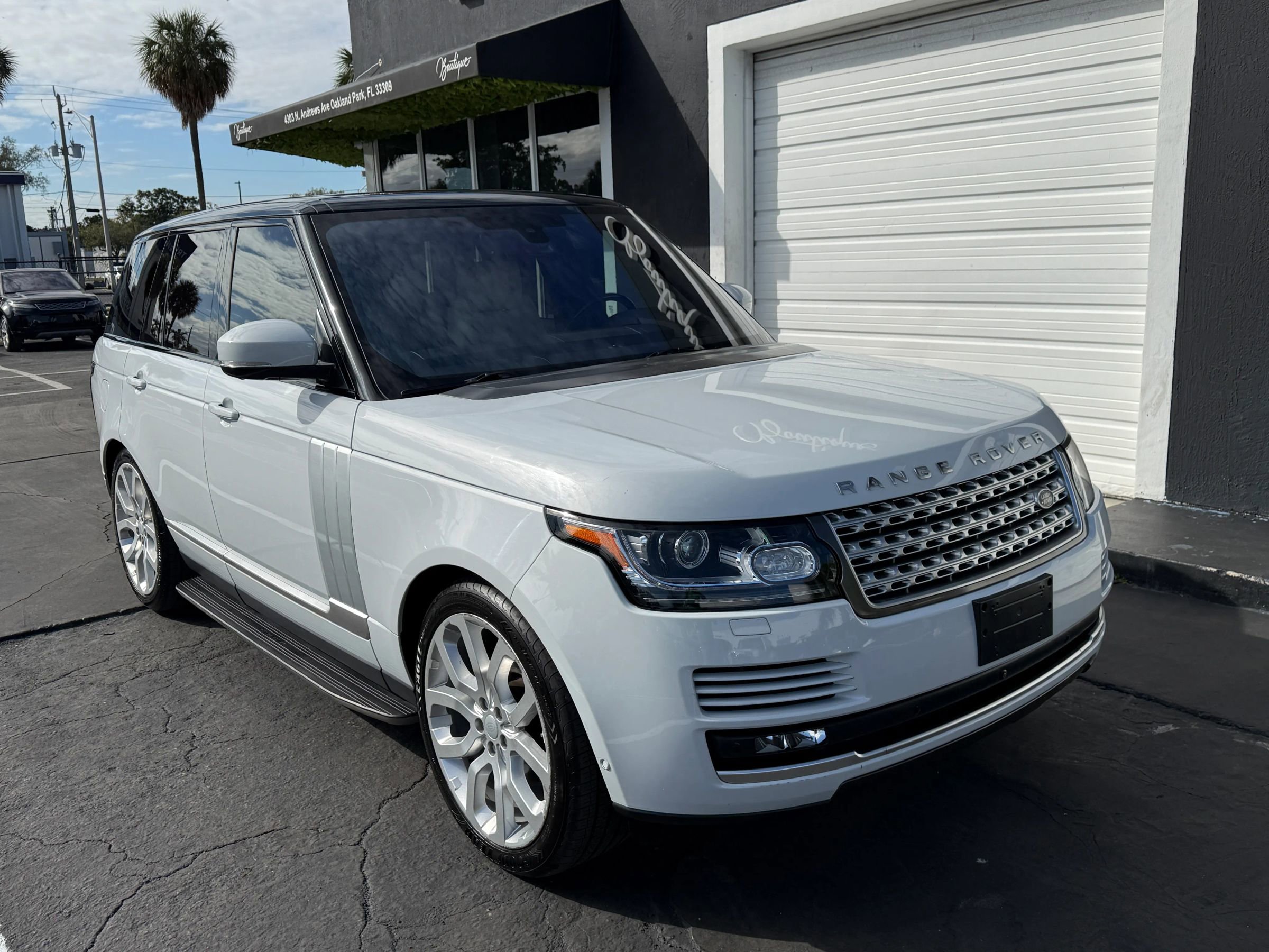 Used 2016 Land Rover Range Rover HSE image 3