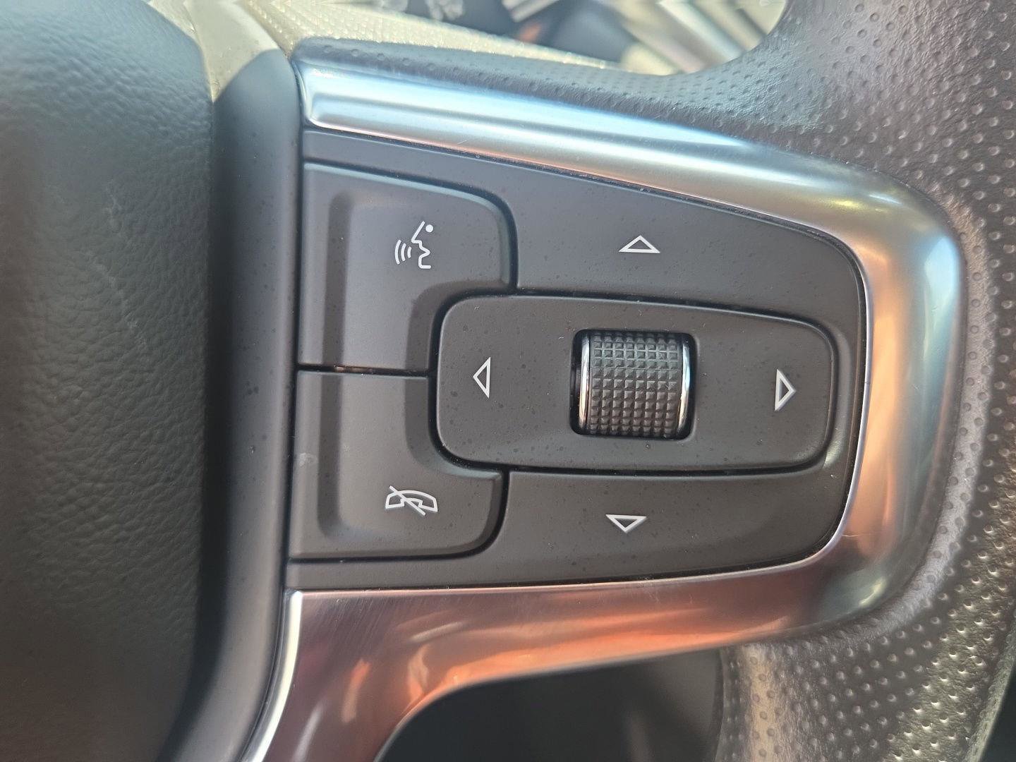 Used 2025 Chevrolet Blazer LT AWD/4WD image 26