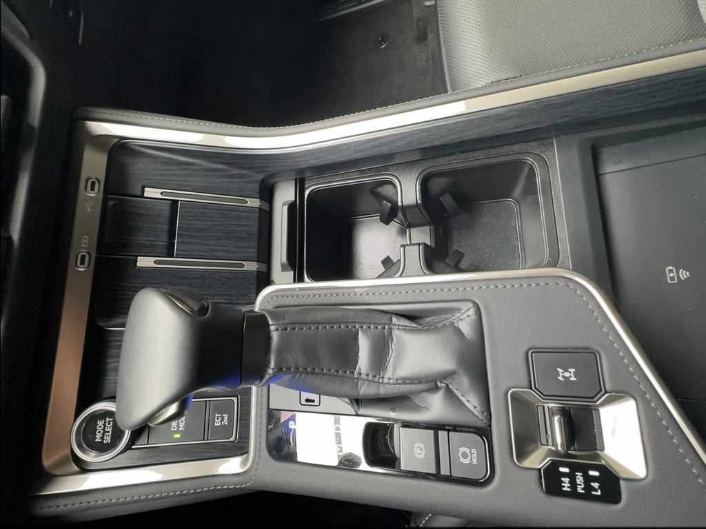 Used 2025 Lexus GX 550 w/ Accessory Package (31) AWD/4WD image 45