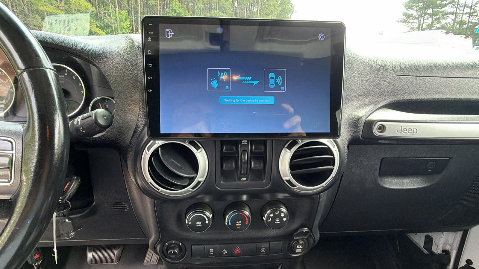 Used 2011 Jeep Wrangler Unlimited Sahara AWD/4WD image 29