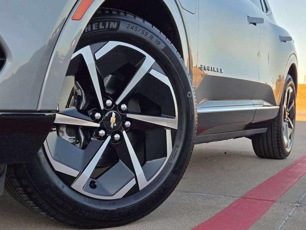 Used 2025 Chevrolet Equinox EV LT w/ Convenience Package image 8