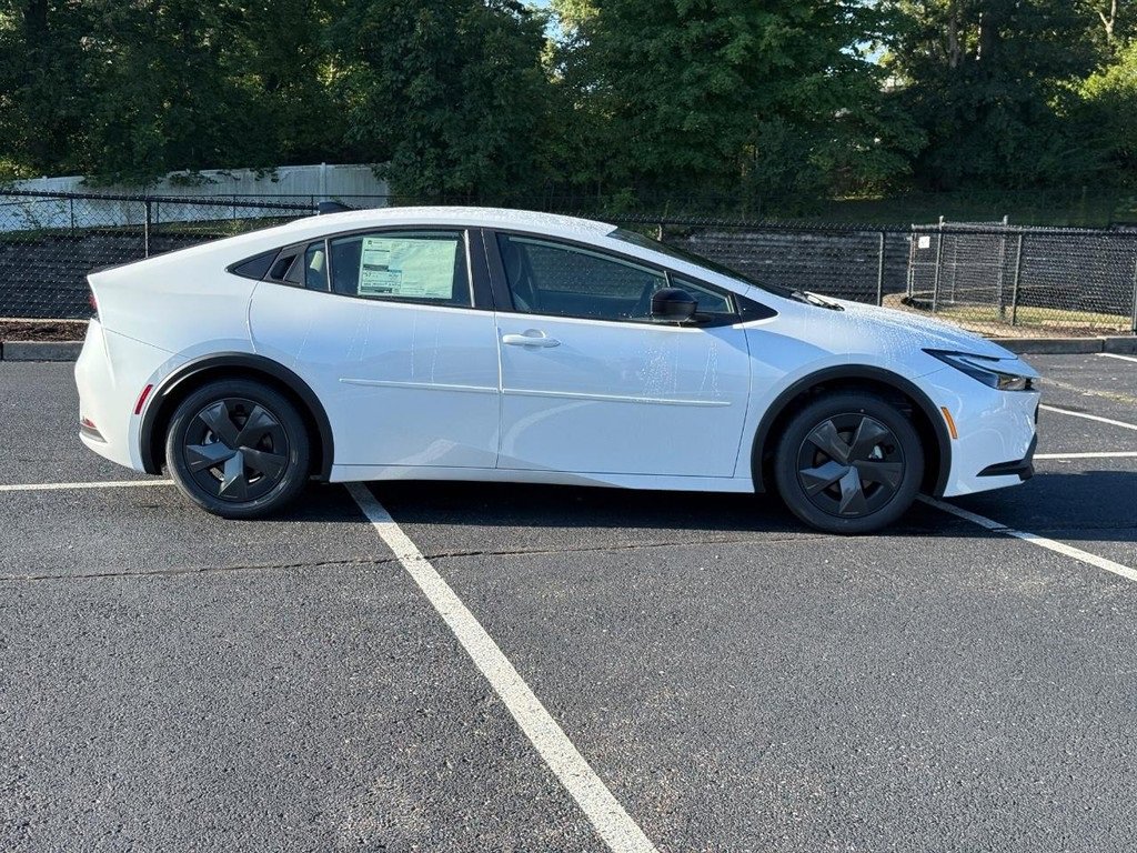New 2026 Toyota Prius LE image 3