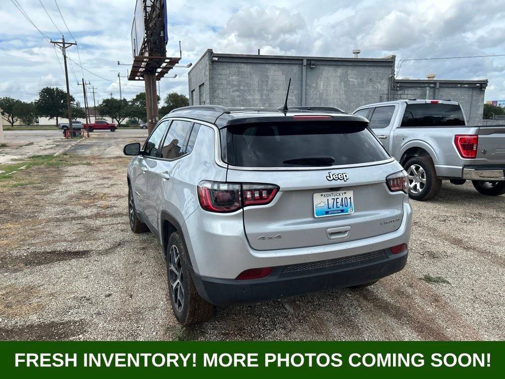 Used 2025 Jeep Compass Limited AWD/4WD image 4