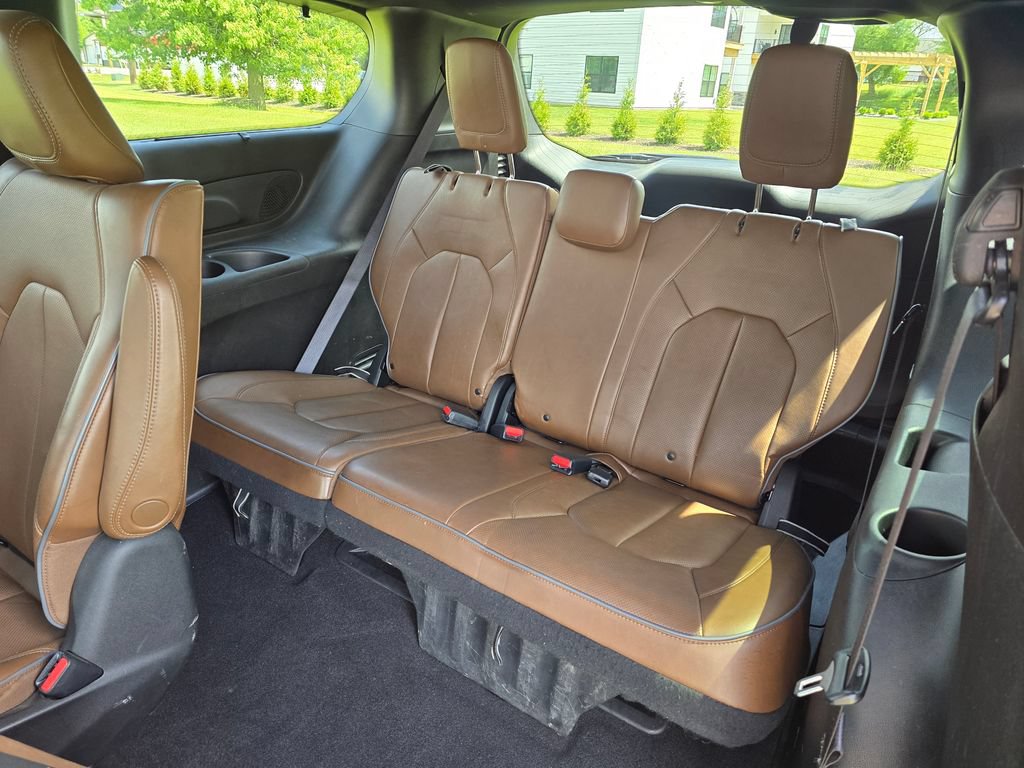 Used 2021 Chrysler Pacifica Limited w/ Premium & Safety Sphere Group FWD image 10