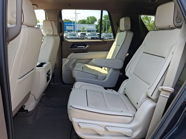 Used 2025 GMC Yukon Denali w/ LPO, Floor Liner Package AWD/4WD image 17