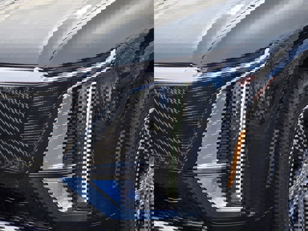 New 2026 Cadillac Lyriq Premium Luxury w/ LPO, Floor Liner Package image 5