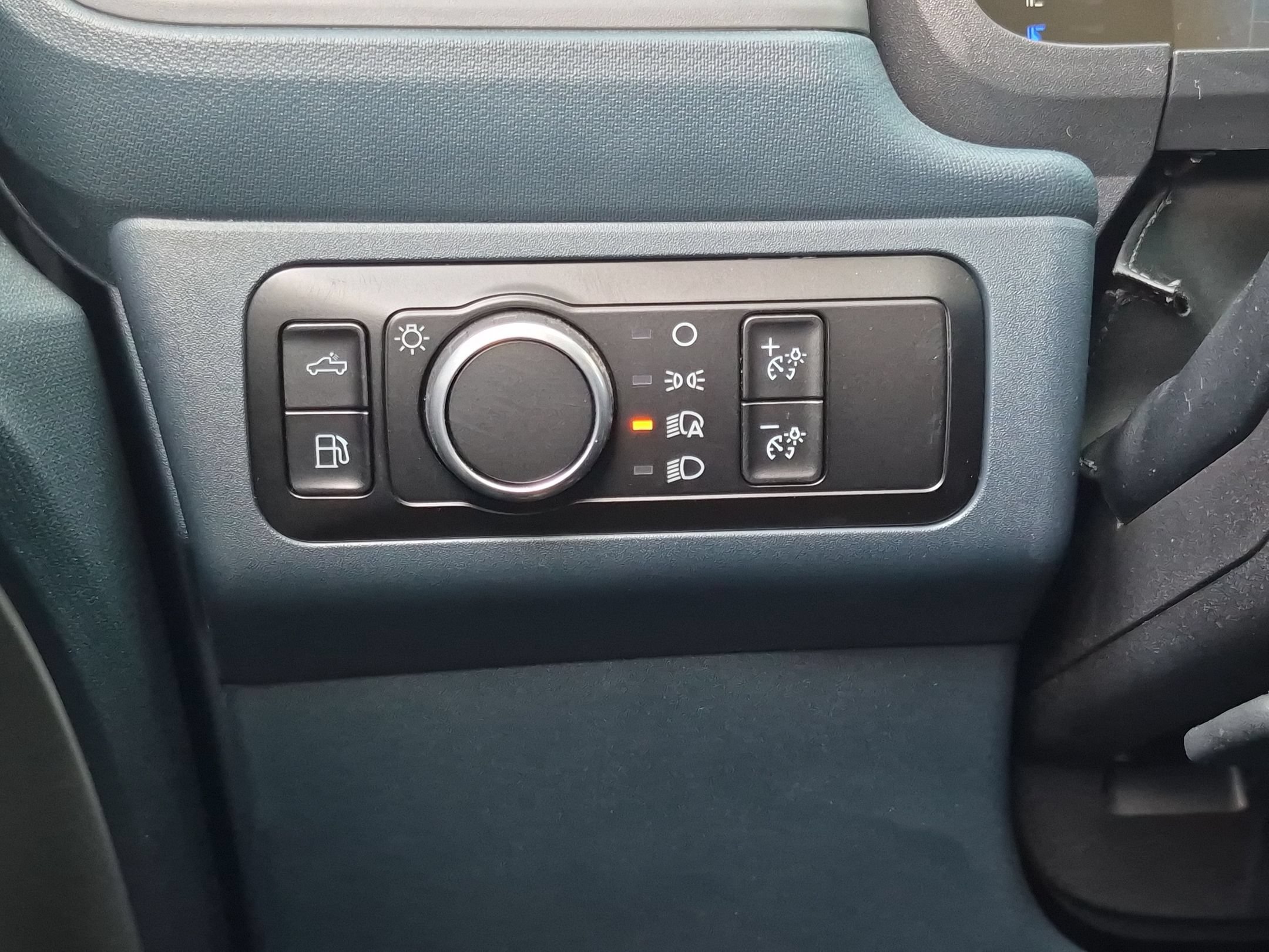 Certified 2025 Ford Maverick XL FWD image 16