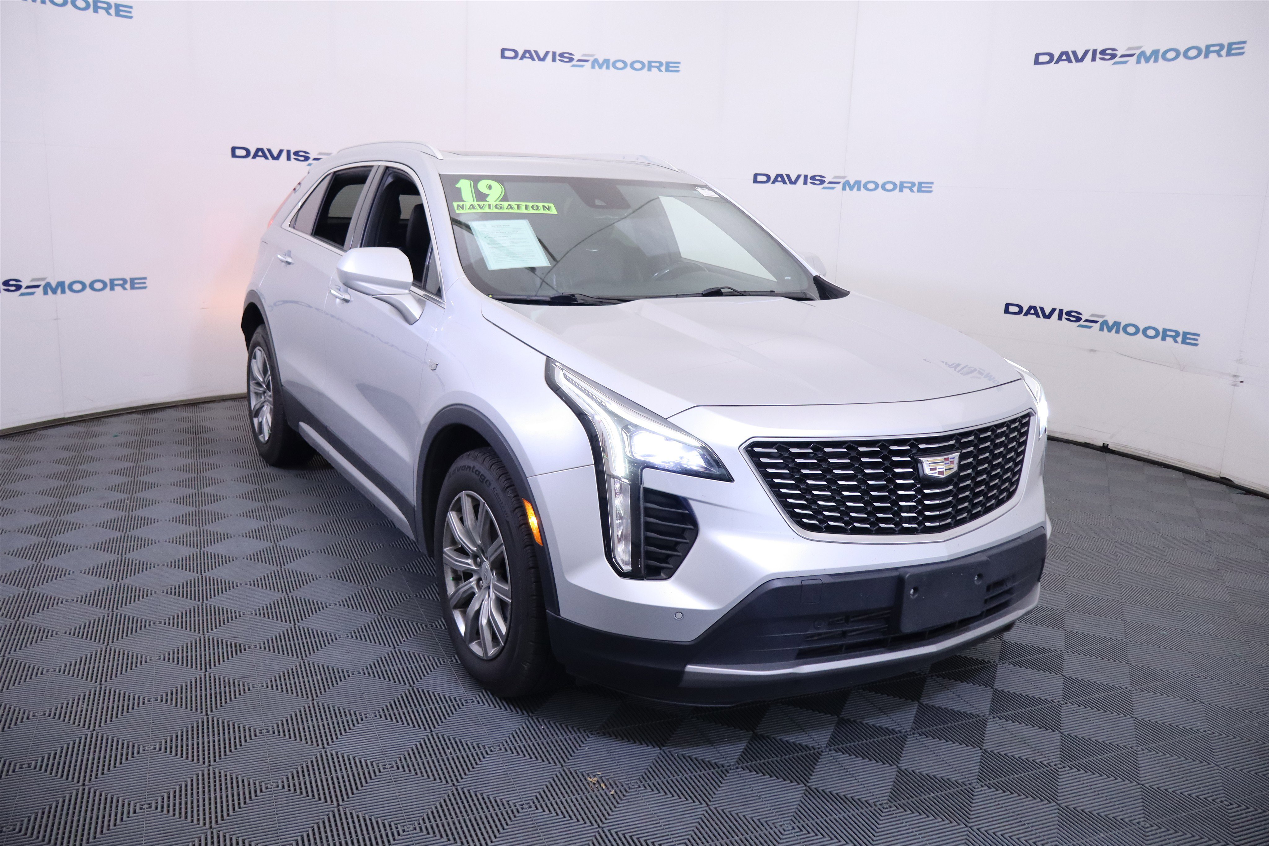 Used 2019 Cadillac XT4 Premium Luxury w/ Cold Weather Package AWD/4WD image 3