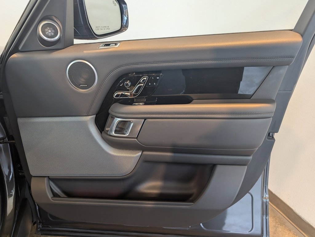 Used 2020 Land Rover Range Rover HSE image 31