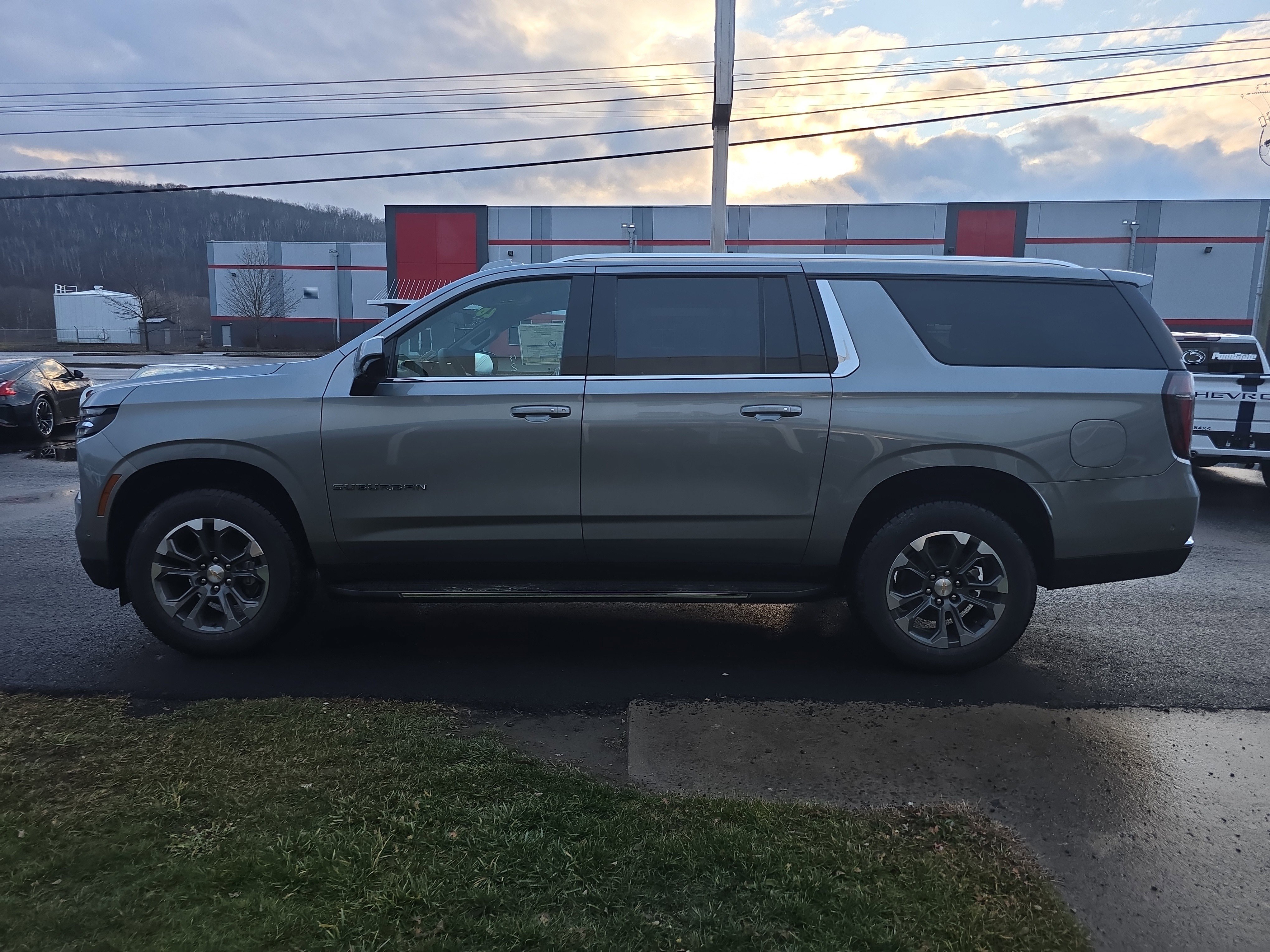 New 2026 Chevrolet Suburban LS image 7