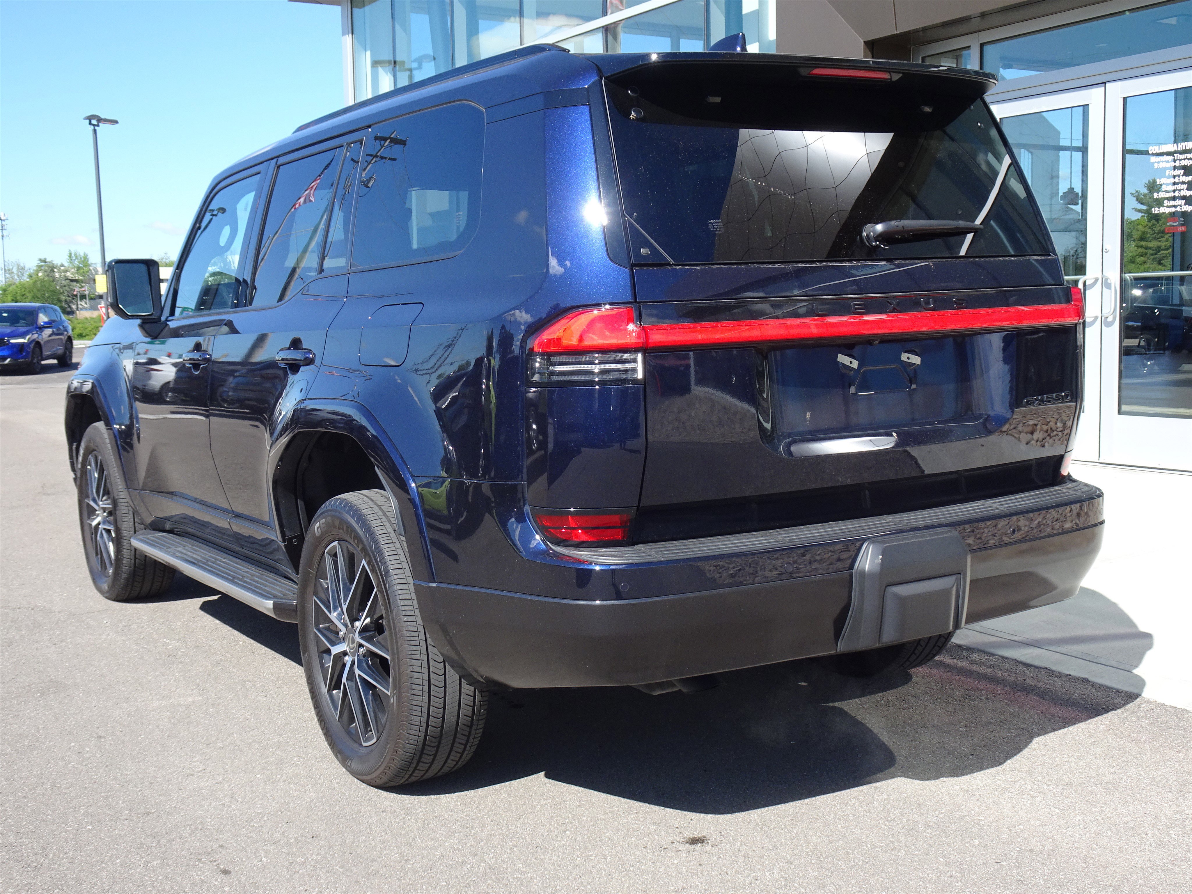 Used 2024 Lexus GX 550 w/ Accessory Package (2T) AWD/4WD image 3