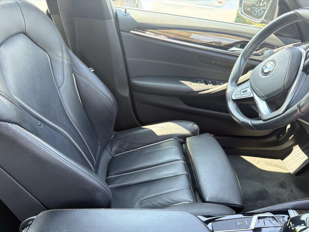 Used 2018 BMW 530e RWD image 11