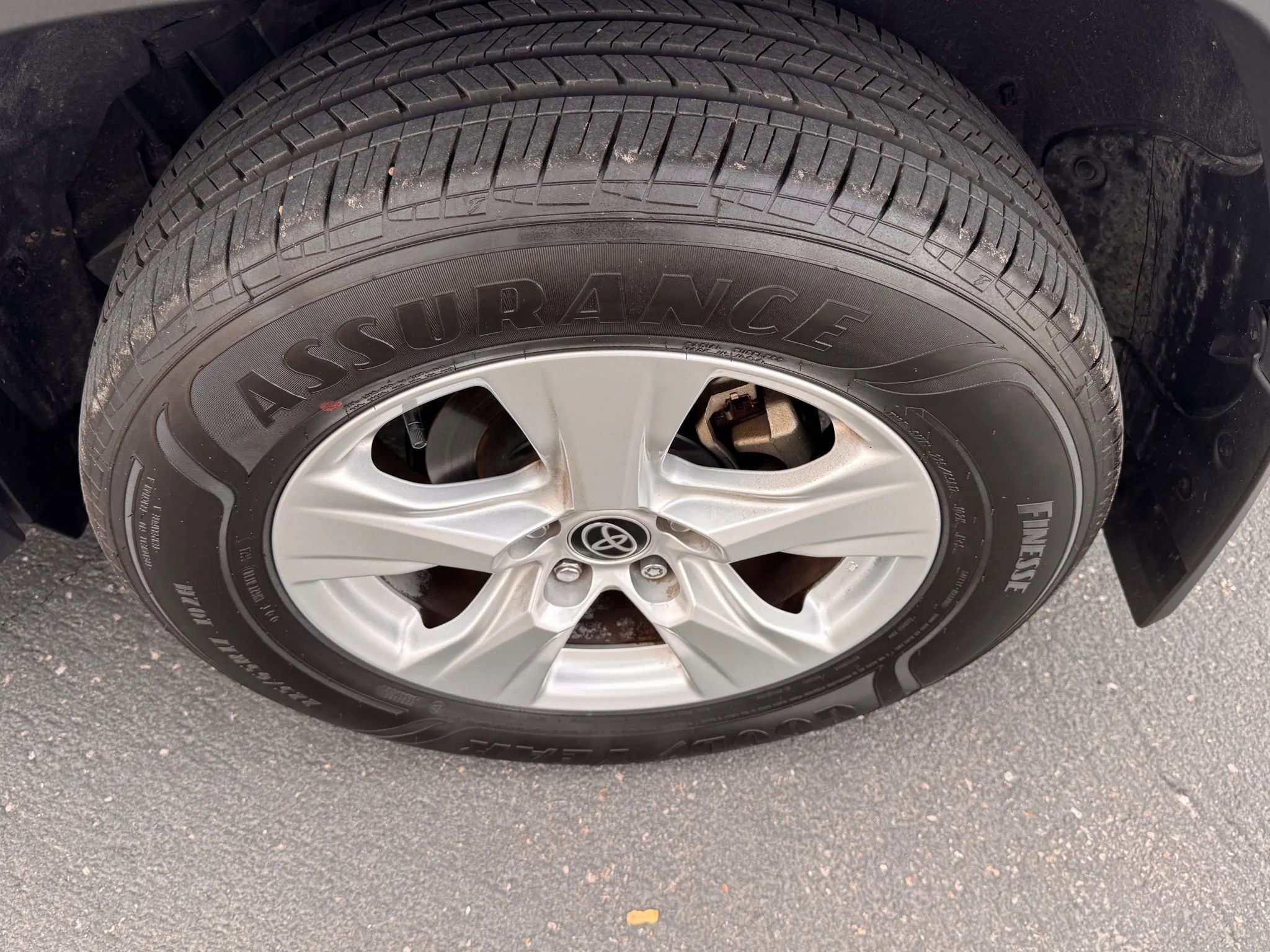 Used 2021 Toyota RAV4 XLE w/ Carpet Mat Package (TMS) image 13