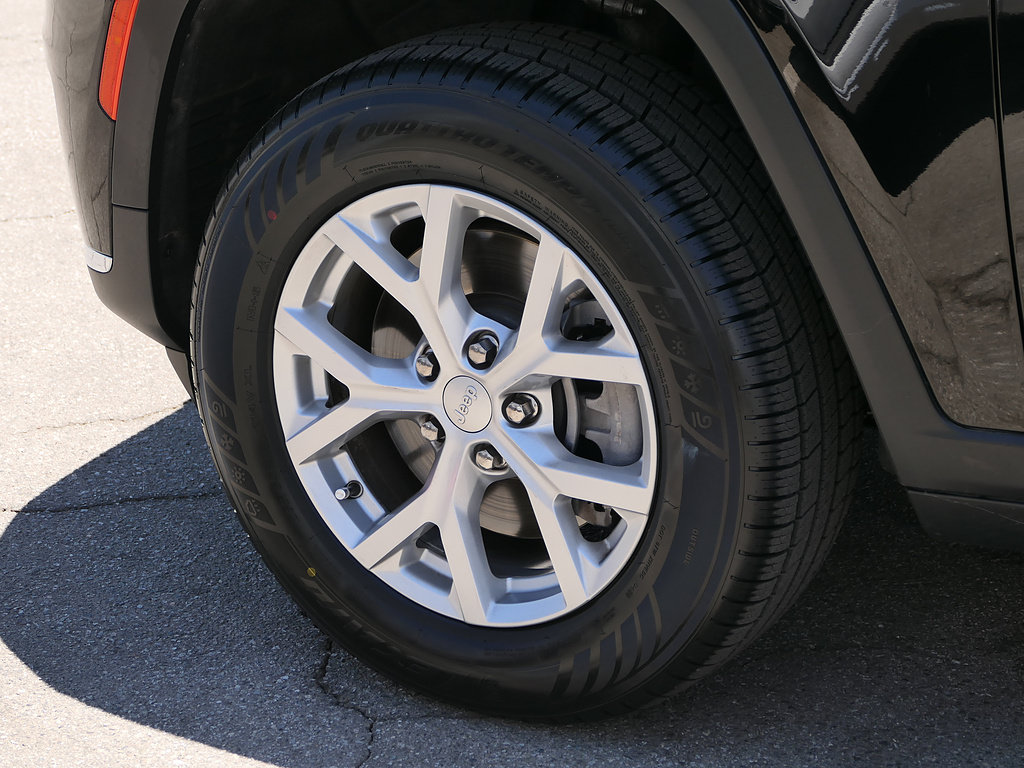 Used 2023 Jeep Grand Cherokee L Limited AWD/4WD image 9