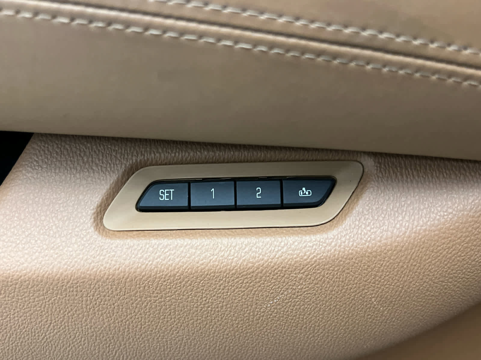 Used 2016 Cadillac Escalade ESV Platinum image 25