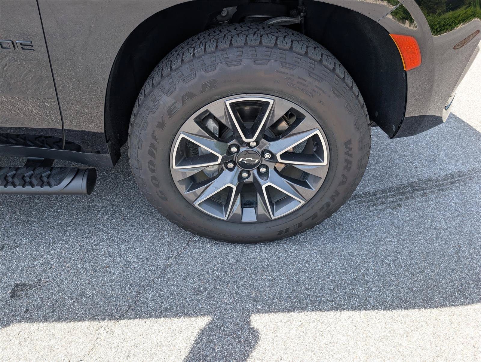 Used 2021 Chevrolet Tahoe Z71 w/ Z71 Off-Road Package AWD/4WD image 9