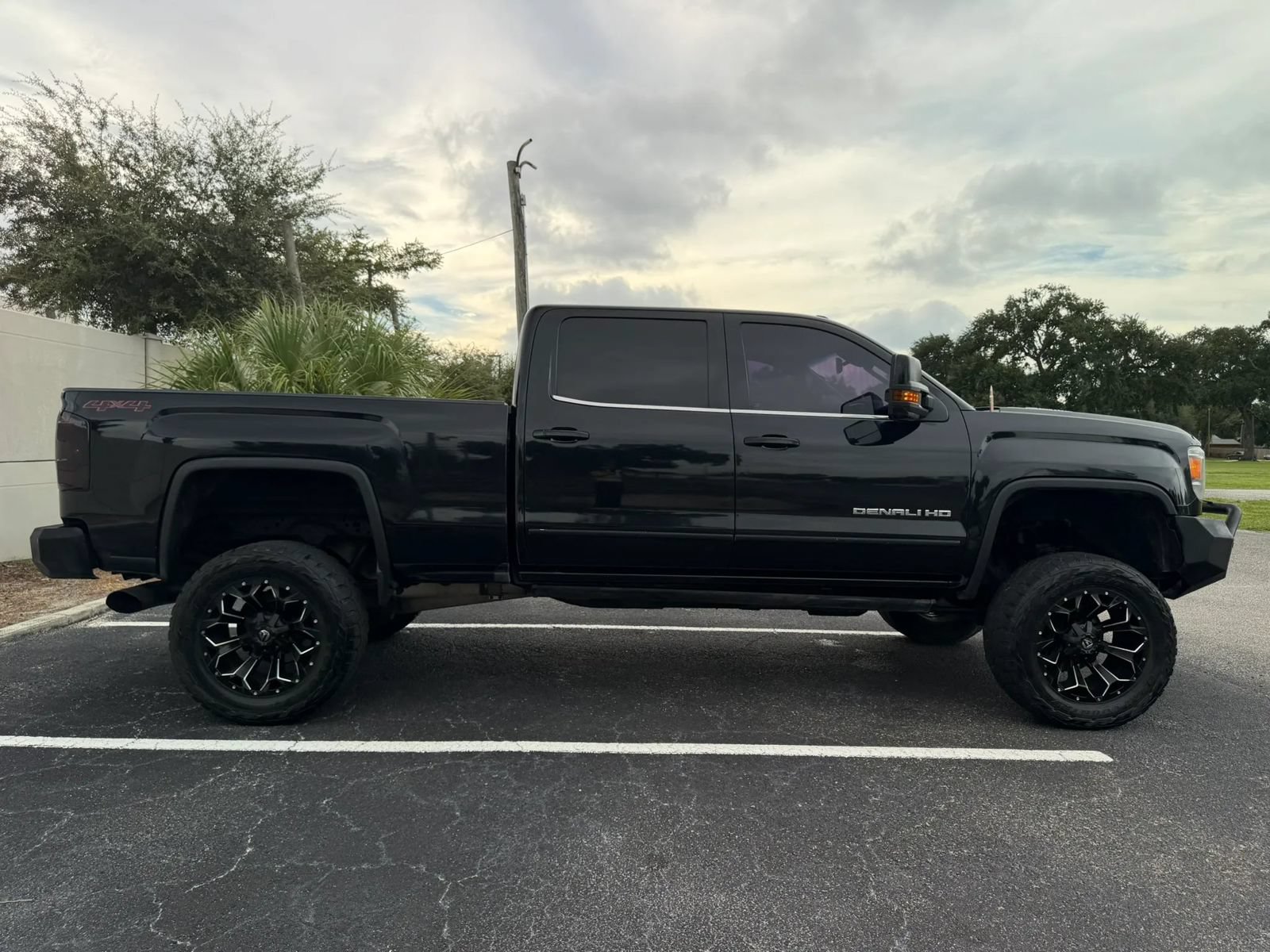 Used 2016 GMC Sierra 2500 Denali w/ Duramax Plus Package AWD/4WD image 4