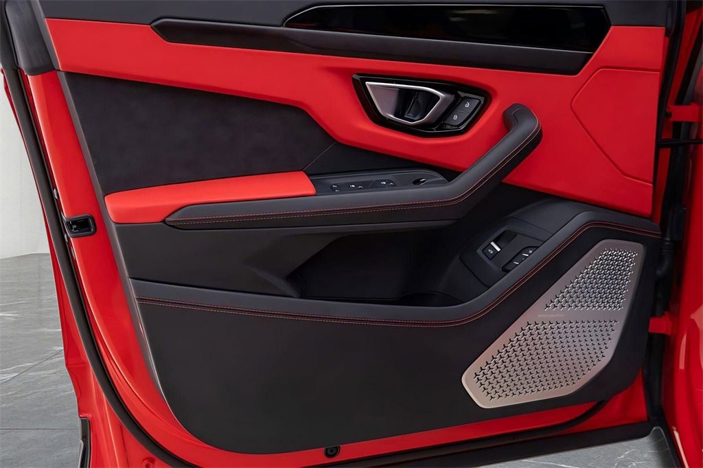 Used 2022 Lamborghini Urus image 26