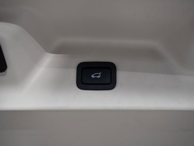 Used 2020 Land Rover Range Rover HSE image 28