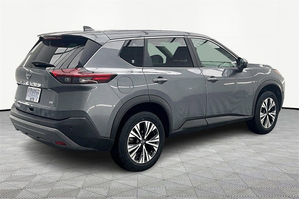Used 2023 Nissan Rogue SV image 2