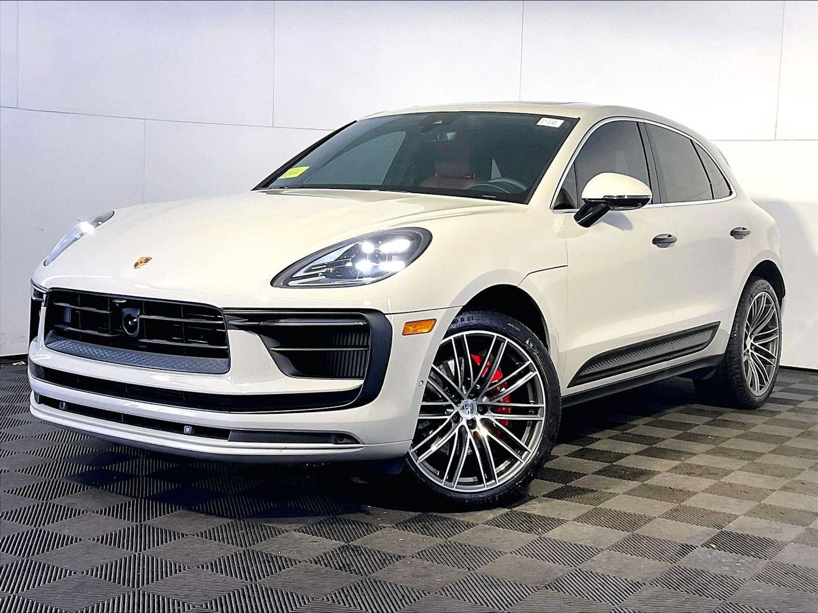 Certified 2023 Porsche Macan S AWD/4WD image 1