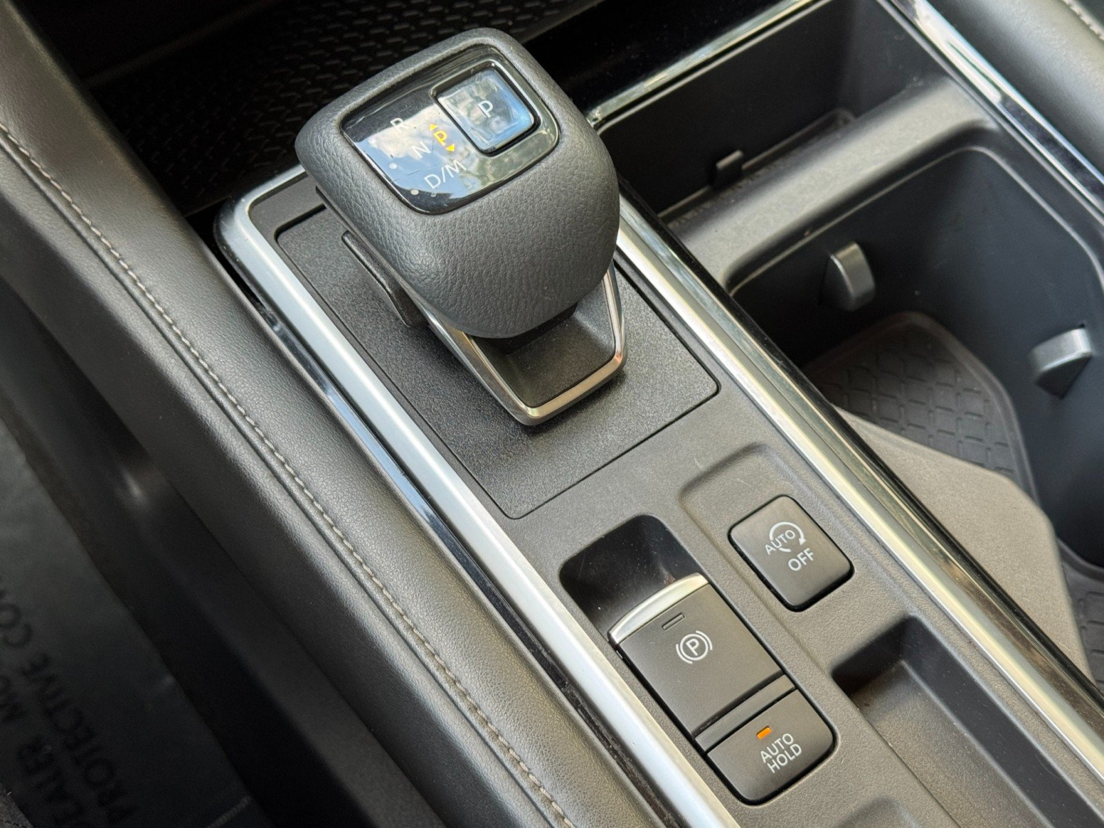 Used 2022 Nissan Pathfinder SL FWD image 28
