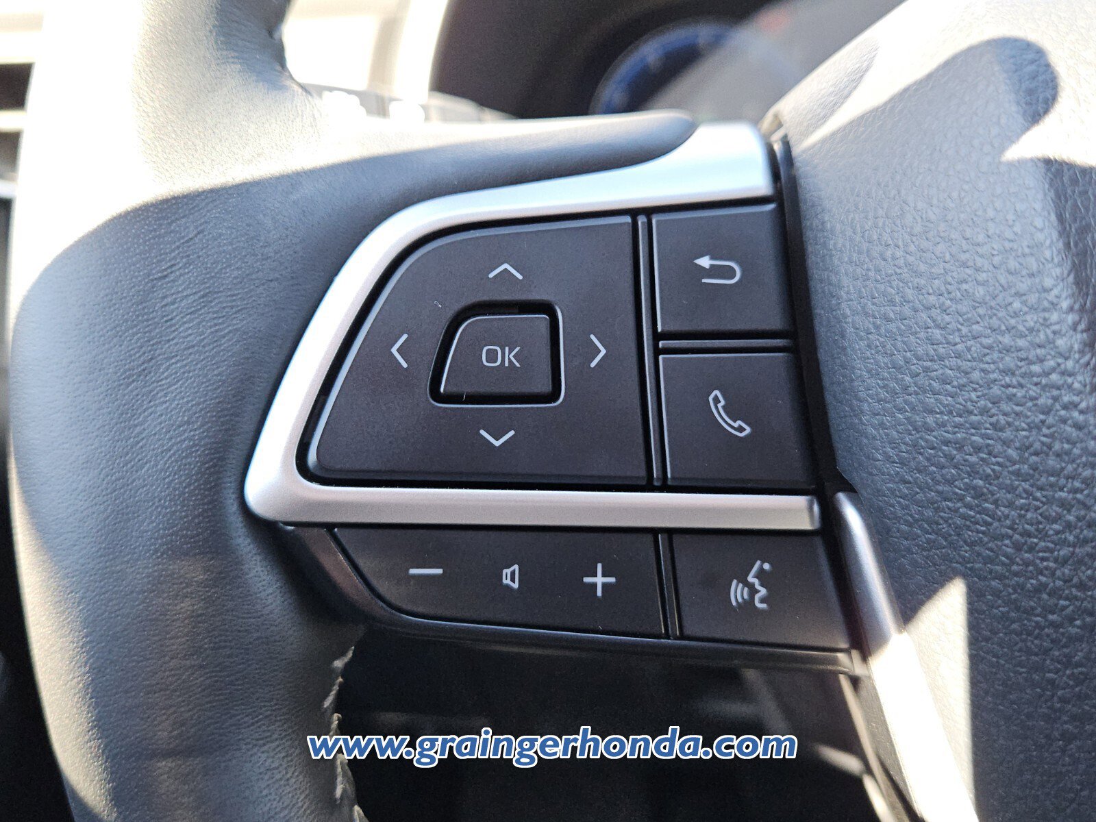 Used 2025 Toyota Highlander Limited image 19